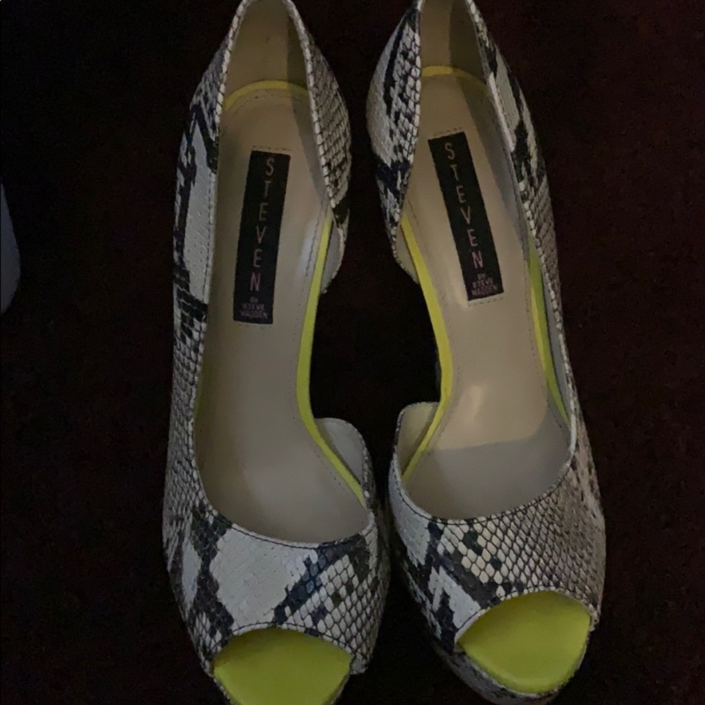 Sexy Steve Madden snake skins🐍